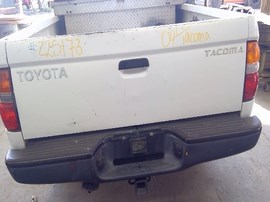 2004 TOYOTA TACOMA, WHITE, SR5 MODEL, STD CAB, 2.4L, AT, 2WD,  Z25173